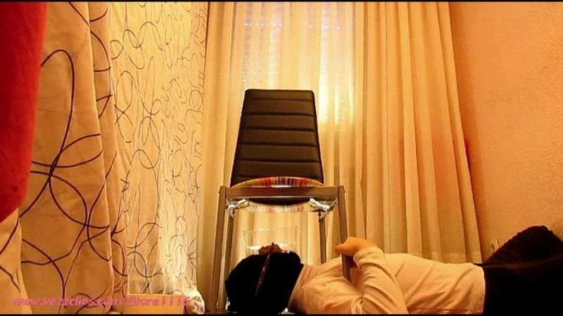 Three Beautiful Girls Spitting and Shitting on the Loser 4 Scat Girls [FullHD/2021]