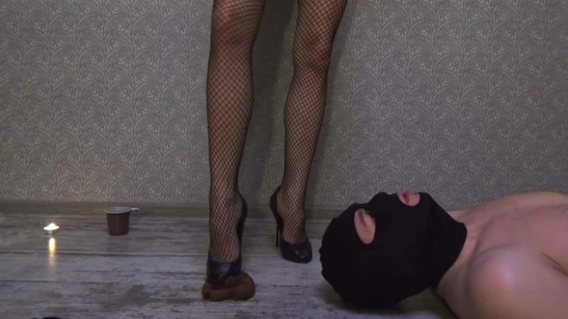 Giant fresh shit Mistress Emily [FullHD/2021]