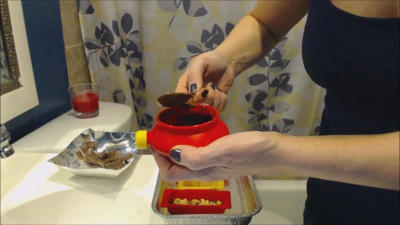 Cosmic Girl Summer - Peanut and Poo Chocolate Candy Bars Fetish [HD/2021]