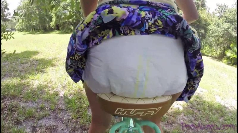 Public Diaper Desperation Poo Alexa [FullHD/2021]
