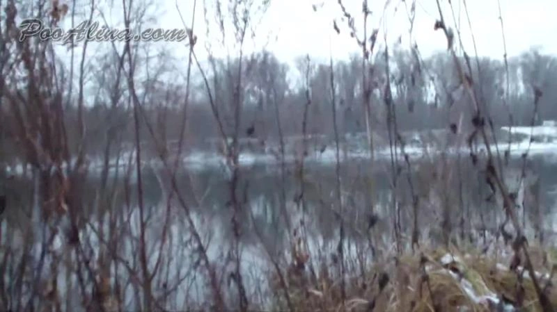 pooping in autumn forest Alina [FullHD/2021]