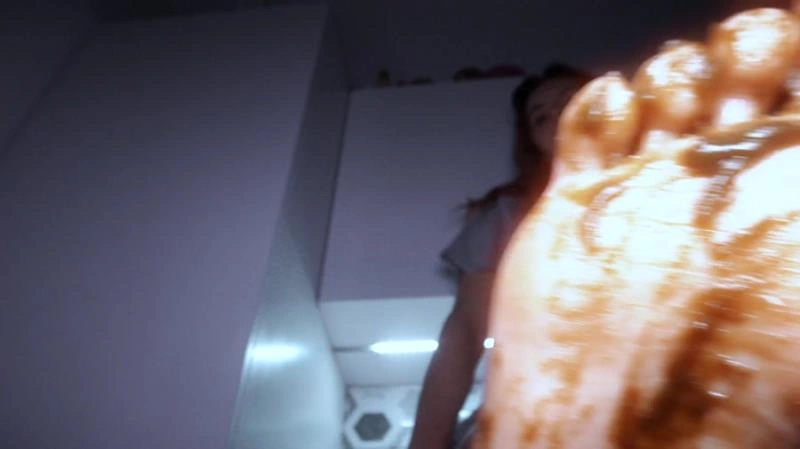 Clean up my feet with HotDirtyIvone [UltraHD/4K/2021]