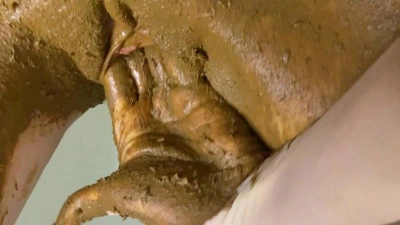 VERY THICK TURD SMEARING EVERYWHERE AND CHEWING P00GIRL [FullHD/2022]