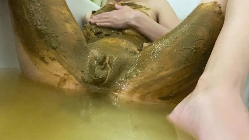 I poop in the bath smear myself during menstruation p00girl  [FullHD/2022]