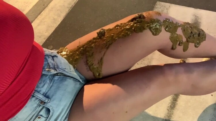 Shit on the parking garage deck - so hard I was never angekackt Devil Sophie [FullHD/2022]