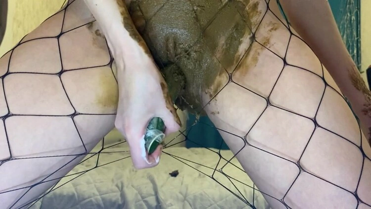 cucumber fuck, poop, smear, ate a dirty cucumber p00girl  [FullHD/2023]
