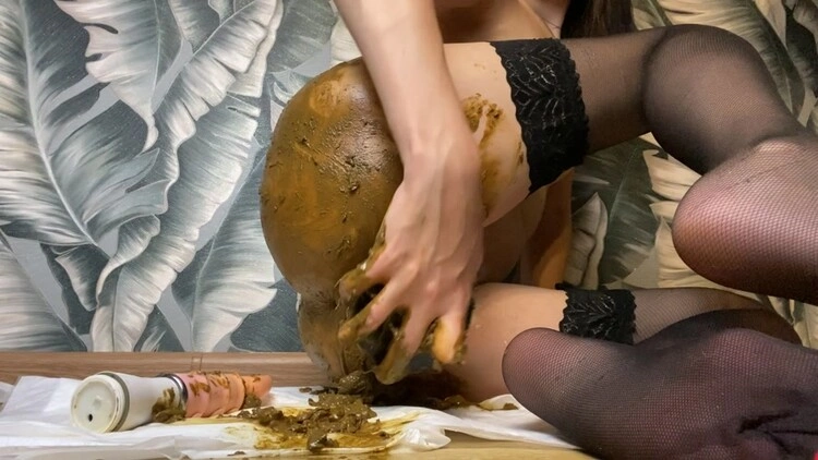 Dilator in the ass cone relaxed the ass and shit, smeared  p00girl [FullHD/2023]