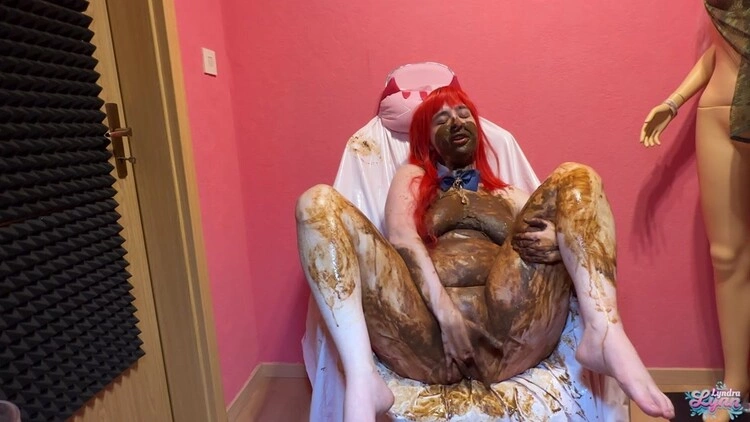 first time my own shit in my mouth with Lyndra Lynn Kitchen mess [FullHD/2023]