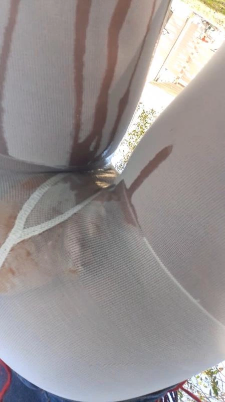 UniQueen21 shitting herself take flows down your legs. P1 [UltraHD/2K/2024]