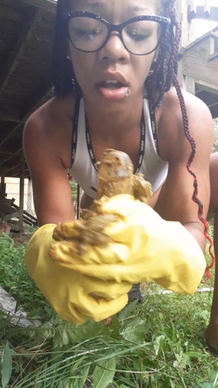 outside playing in poop and dildo. P1 Ebony Ella [UltraHD/2K/2024]