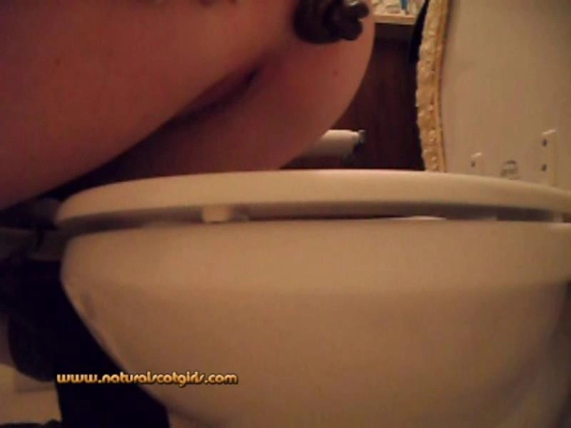 Home Toilet Close Up Pooping Girl P1 [SD/2024]