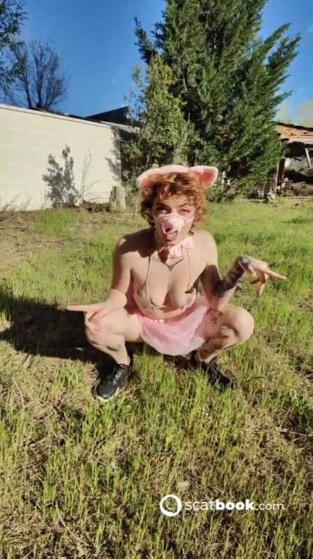 Malafalda Pig Peeing On Lawn P1 [SD/2025]