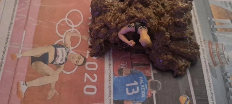 Xiomara Fox Fetish Queen – Giantess scat 1 (with a tiny men toy) [SD/2025]