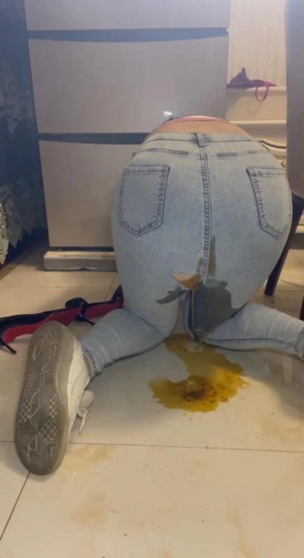 Diarrhea Without Taking Off Jeans, by Hot Chinese Woman. P1 [SD/2025]