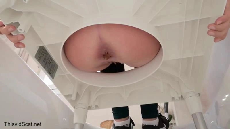 Shitting in the Bathtub Through Chair. P1 [HD/2026]