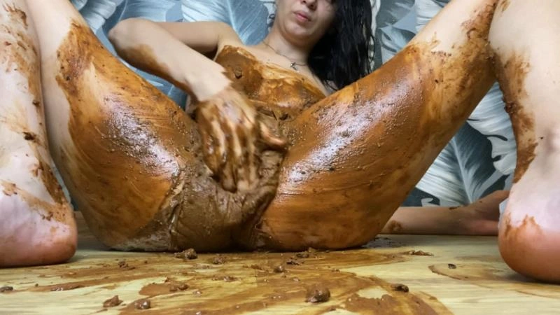 diarrhea with watermelon seeds in diapers and smearing the body with diapers PooGirl [FullHD/2026]