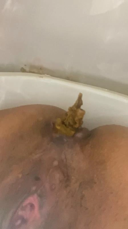 IN PAJAMAS AND SHITTING IN CLOSEUP ANOOK84 [SD/2026]
